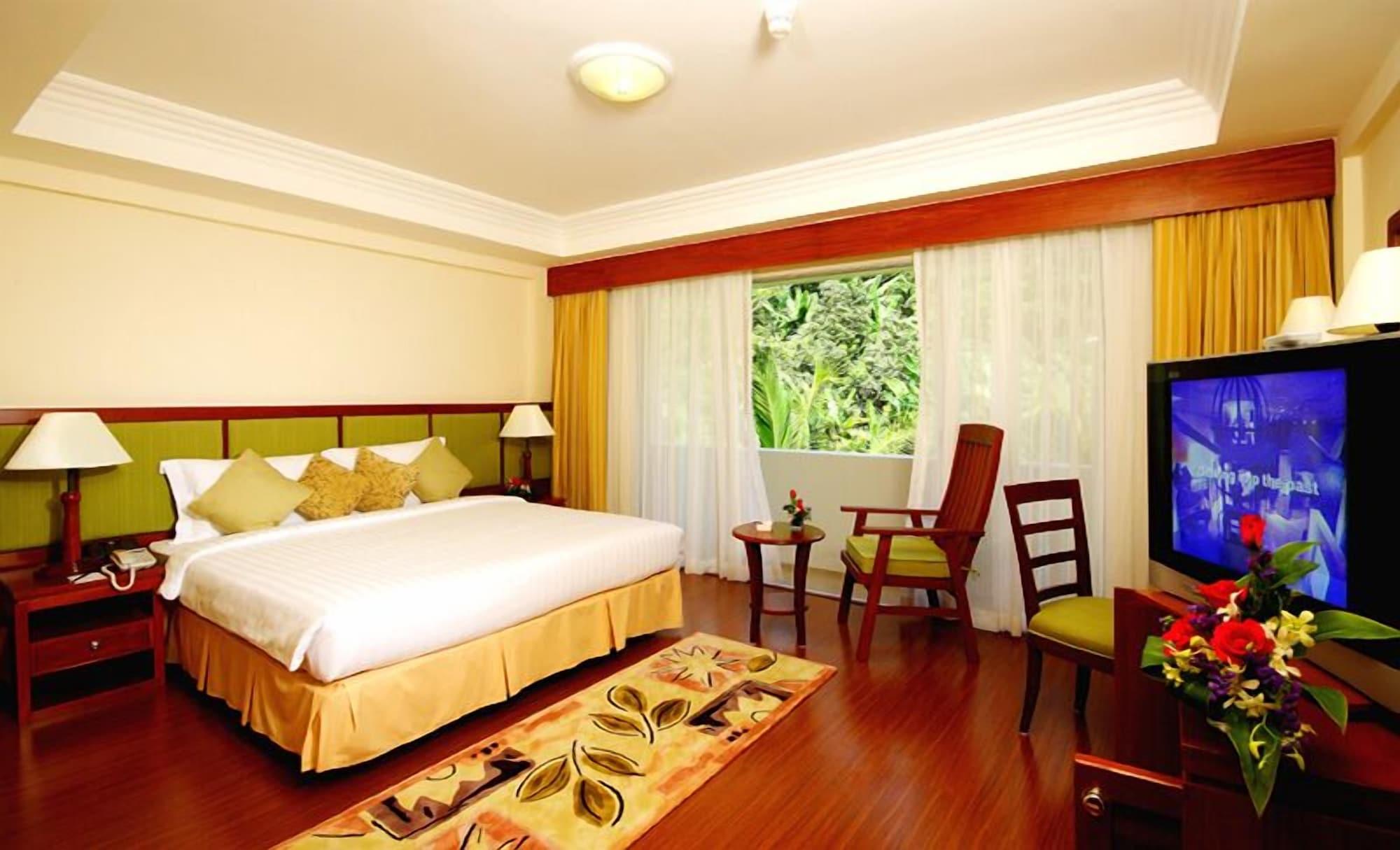 Kalim Resort Patong Extérieur photo