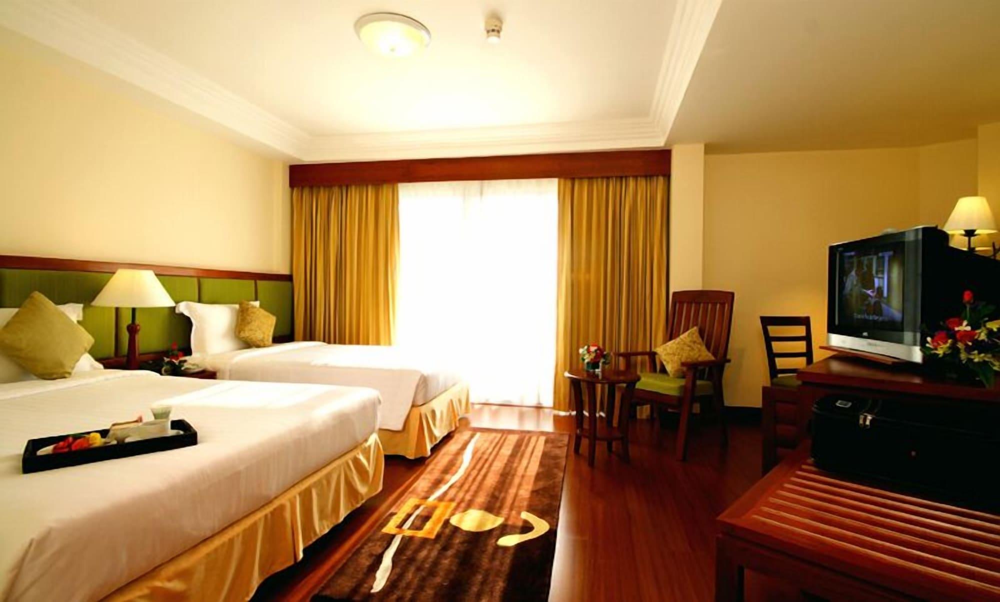 Kalim Resort Patong Extérieur photo